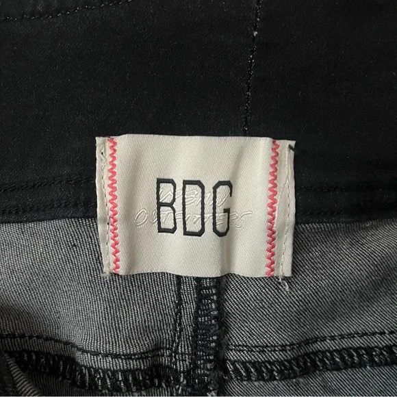 BDG Urban Outfitters Y2K Belted Flare Low Rise Jean Dark Wash Size 33 Black Slim - Picture 8 of 16